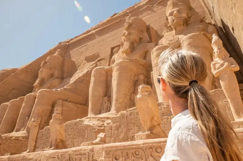 Vacanze in Egitto ad aprile: visita ad Abu Simbel tra storia faraonica e paesaggi mozzafiato