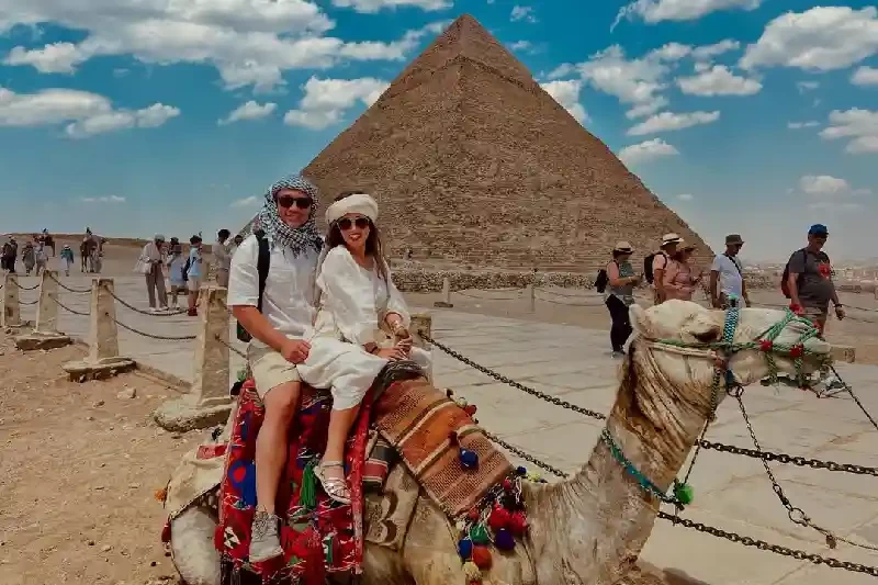 Scopri i migliori viaggi in Egitto 2025 con pacchetti su misura, crociere sul Nilo e visite guidate.