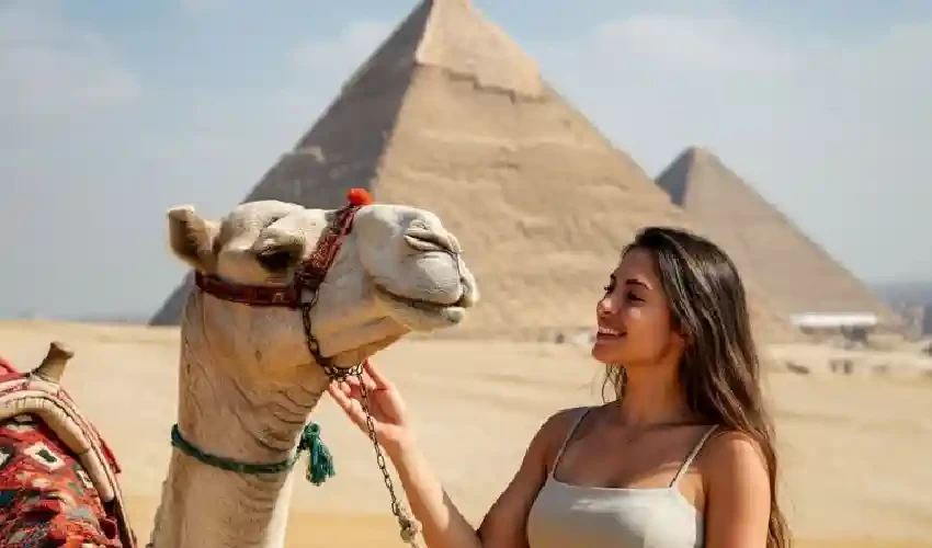 Tour di Pasqua al Cairo con visite alle Piramidi, al Museo Egizio e al Bazar Khan el Khalili.