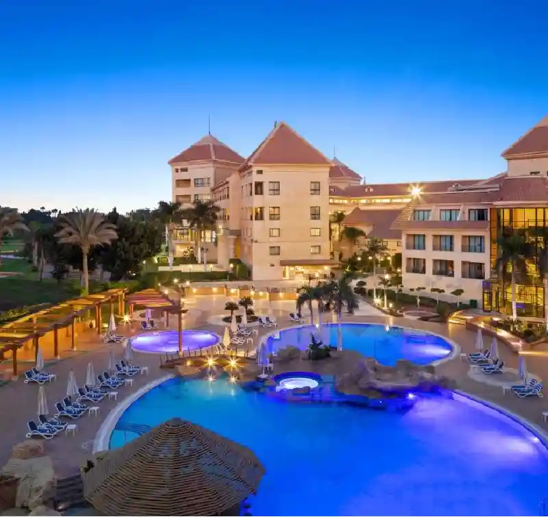 Hotel Hilton Pyramids Golf con vista campo da golf e piscina