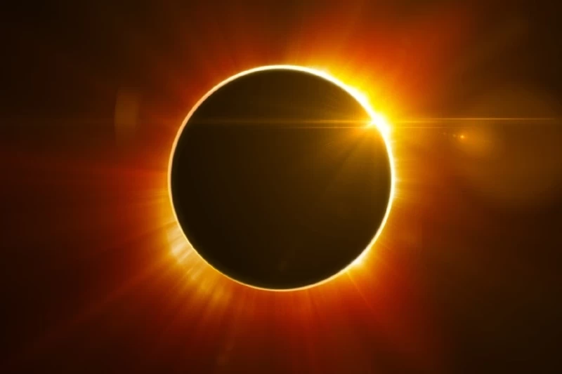 Eclissi solare totale durante l’Eclissi Luxor 2027 osservata dal Tempio di Karnak