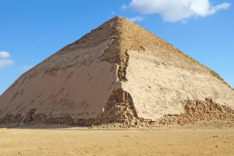 Piramide Romboidale di Dahshur: un’icona da non perdere