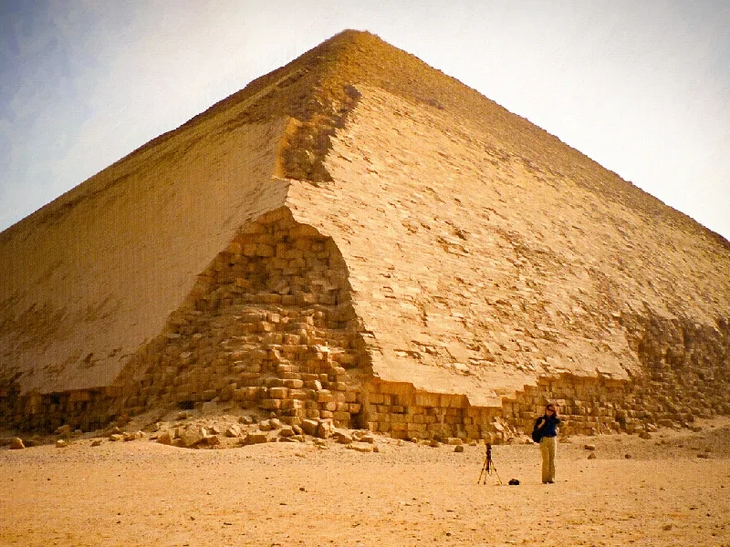 Necropoli di Dahshur: esplora tombe e piramidi millenarie