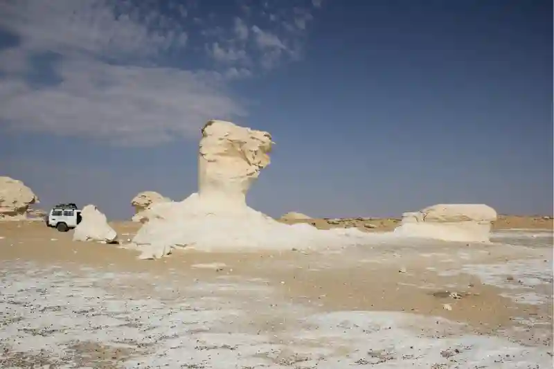 Avventura in safari nel Deserto Bianco e Nero Egitto tra paesaggi unici e oasi