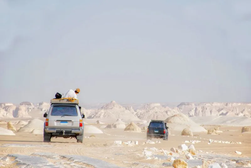 Avventura in Jeep nel Deserto Bianco Egitto, tra dune spettacolari e paesaggi mozzafiato del Sahara