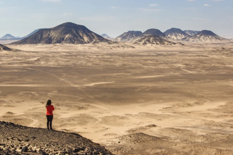 Tour suggestivo tra le colline vulcaniche del Deserto Nero in Egitto