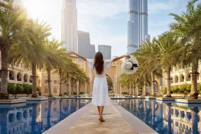 Viaggio di Gruppo Dubai e Abu Dhabi in 8 Giorni – tour in italiano tra modernità, cultura e deserto