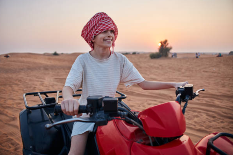 Safari nel deserto di Dubai con dune dorate