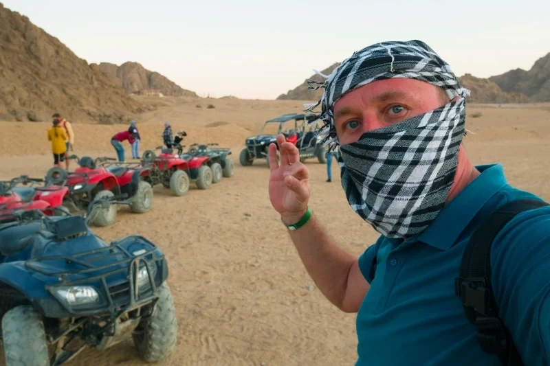 Motorata nel deserto Hurghada in quad tra le dune