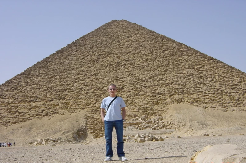 Veduta panoramica della Piramide Rossa in Egitto.