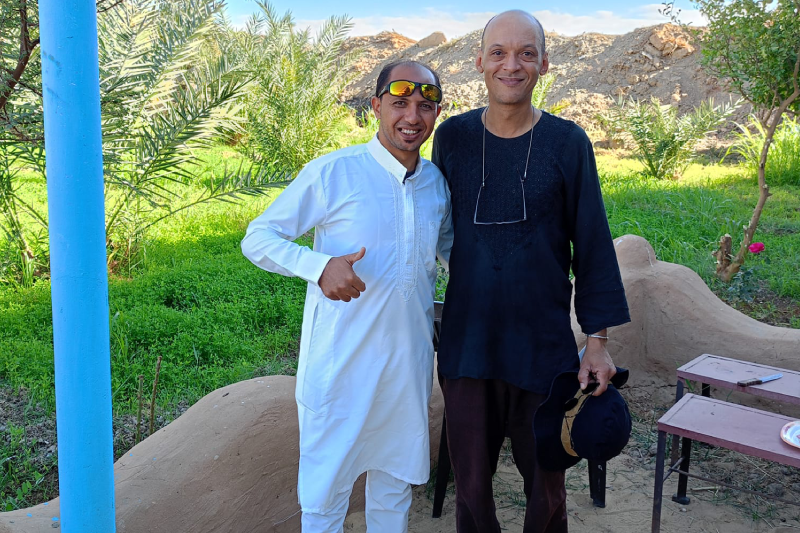 gli abitanti locali dell'oasi di dakhla, simbolo di ospitalità e sicurezza.