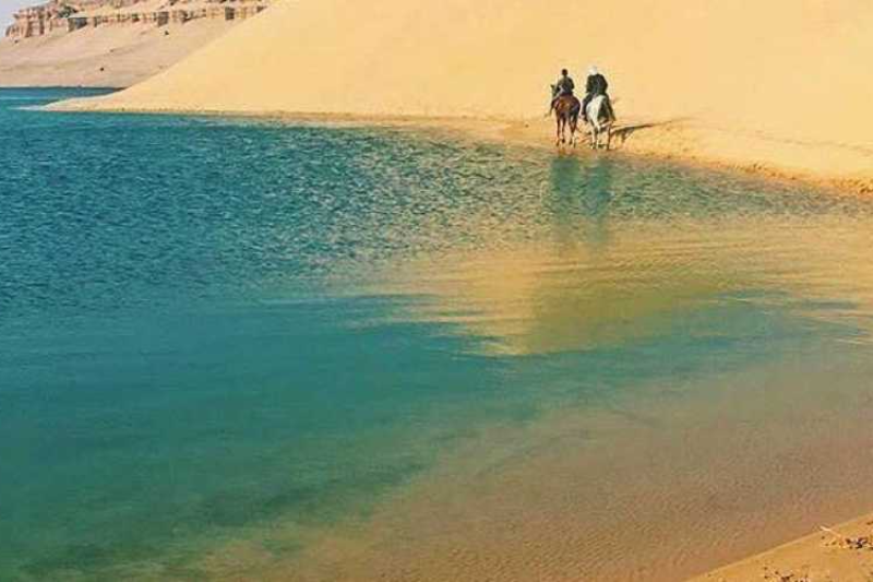 Paesaggio dell'Oasi del Fayyum con il Lago Qarun