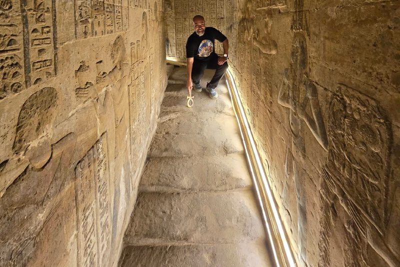 Scala interna del tempio di Hathor a Dendera