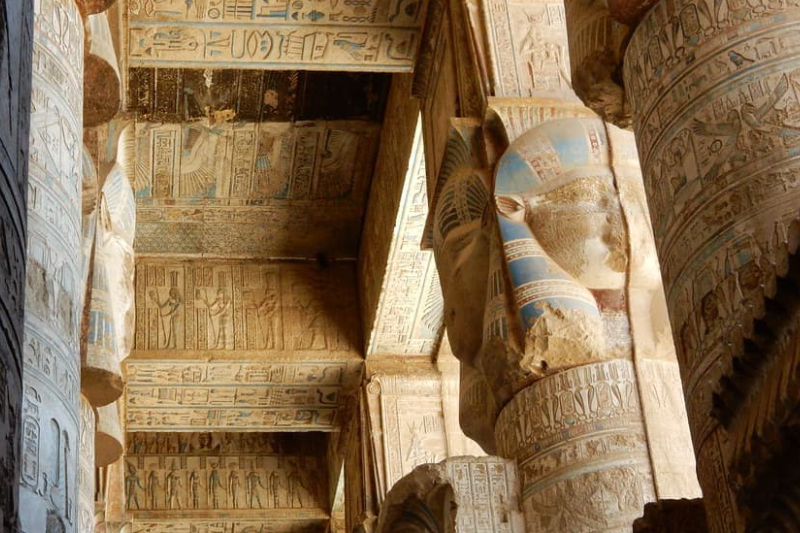 Colonne decorate del tempio di Dendera