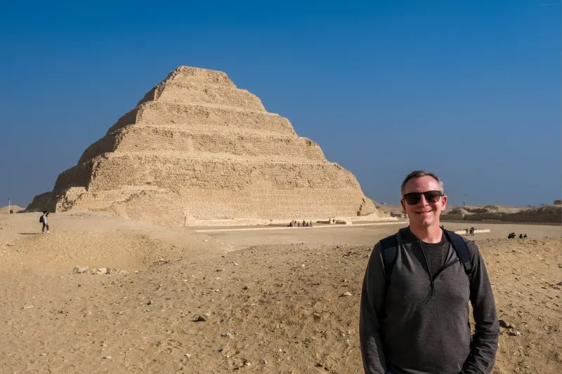 Piramide di Djoser a Saqqara: Guida alla Prima Piramide a Gradoni