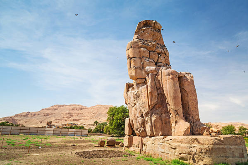 Colossi di Memnone: Dove si Trovano, Come Visitarli e Cosa Vedere
