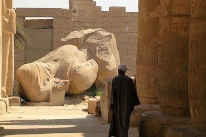 Interno del Tempio di Medinet Habu a Luxor