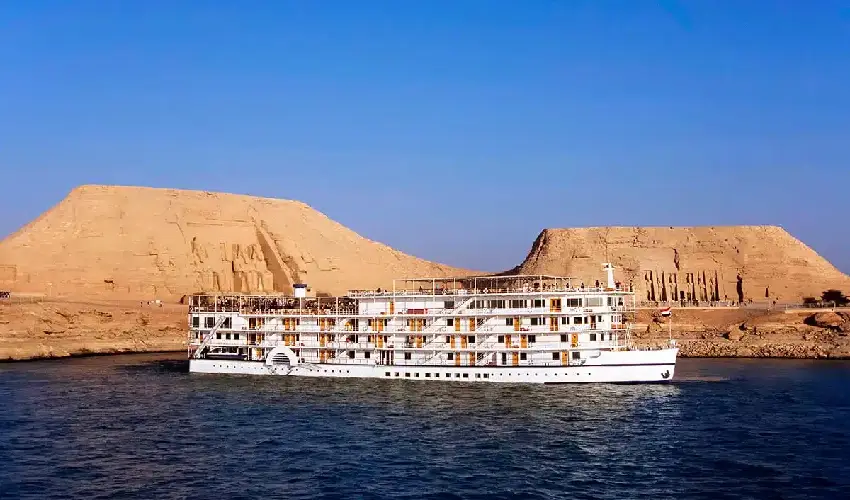 Miracolo del sole Abu Simbel e magia dell’antico Egitto