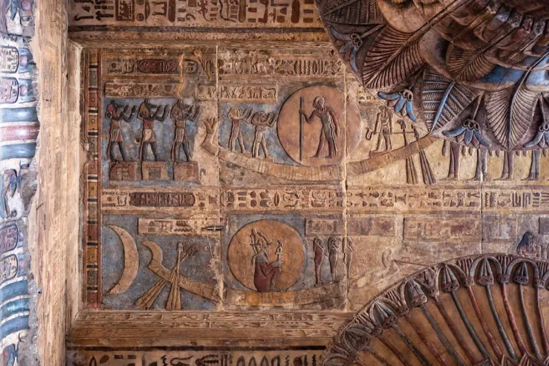 Tempio di Esna con il magnifico soffitto astronomico