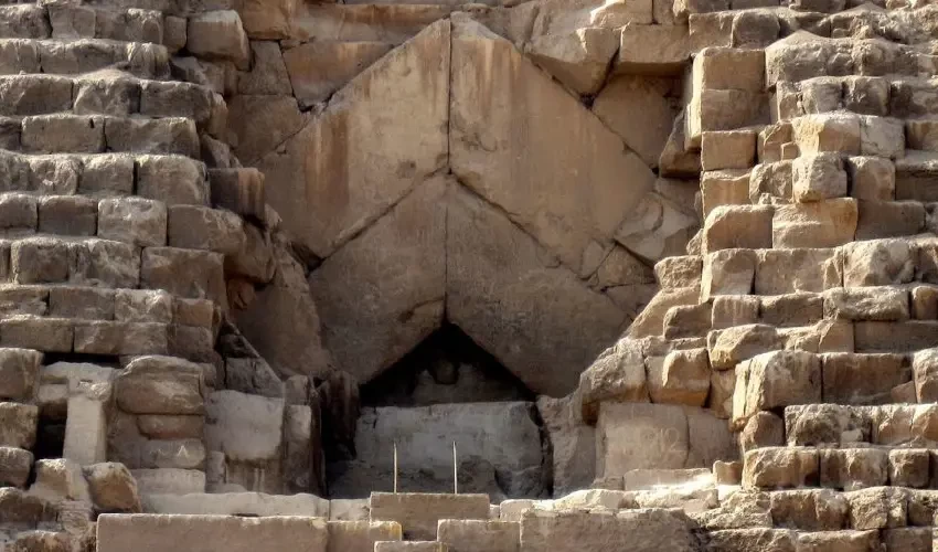 Interno piramidi: camere e corridoi dell'antico Egitto
